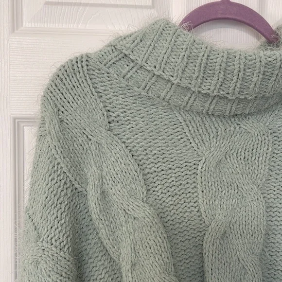 Mint green sweater 🌊 - Picture 2 of 7